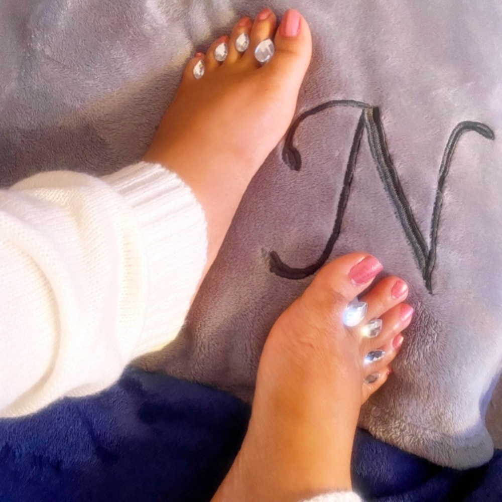 🫦 Walk In Your Femininity 🫦 - Picture 4 of 5